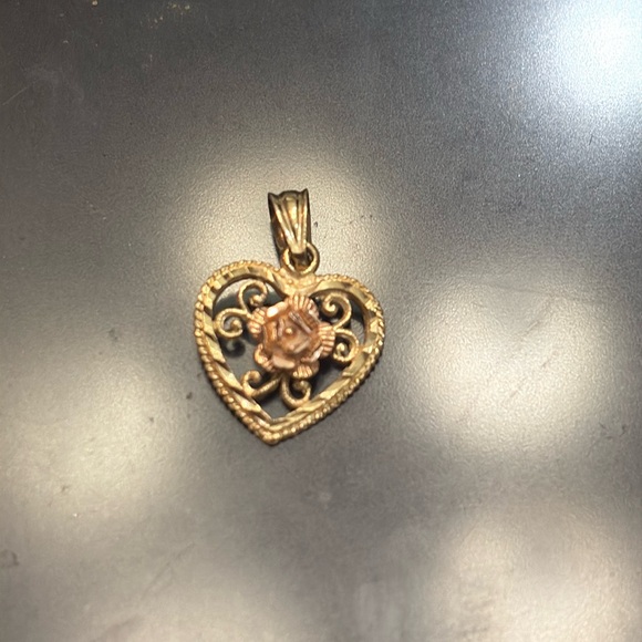 14k Yellow Rose Gold Heart Flower Small Necklace Pendant - Picture 1 of 4